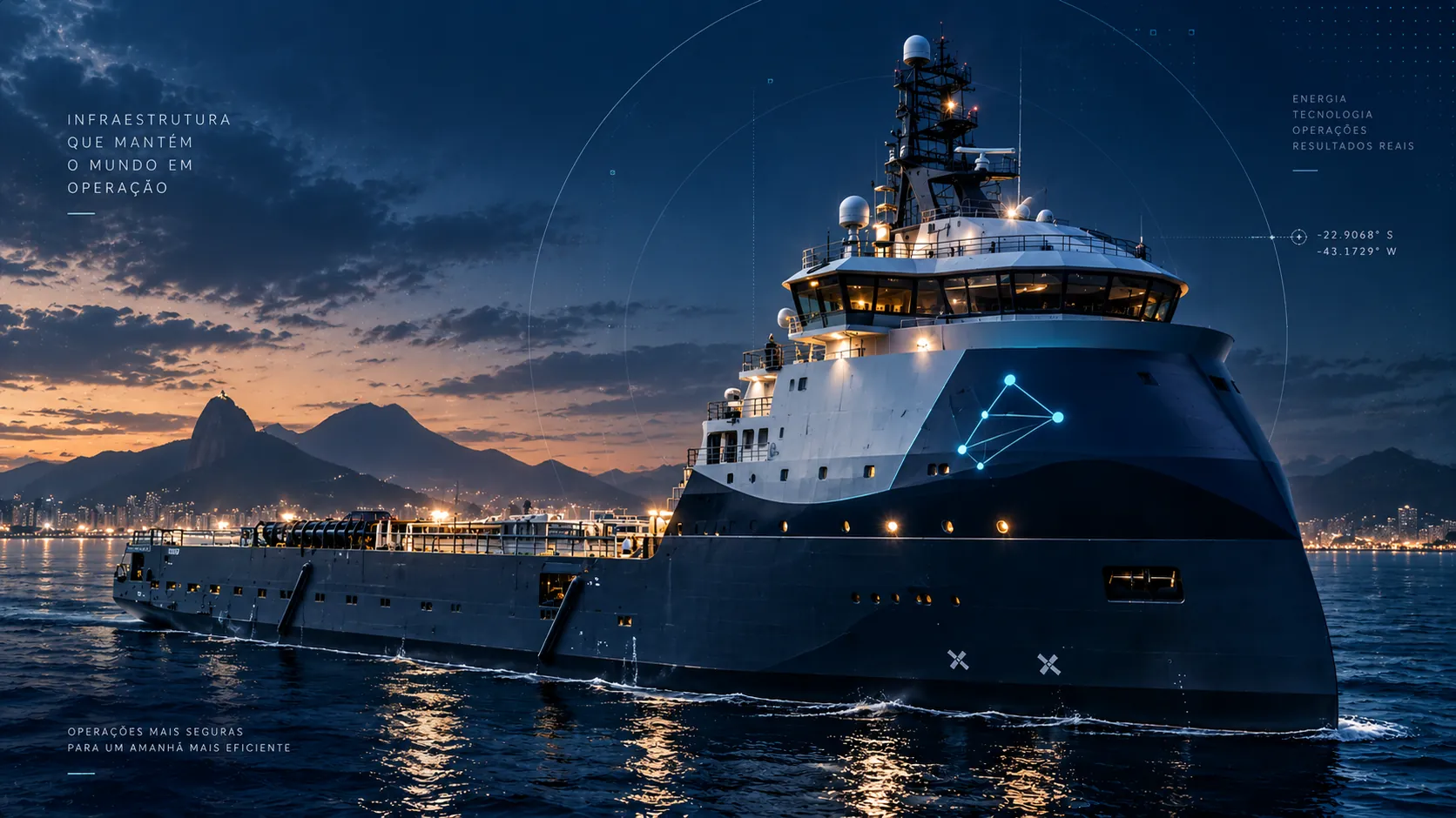 Embarcação de apoio marítimo offshore navegando ao entardecer, com o litoral do Rio de Janeiro ao fundo