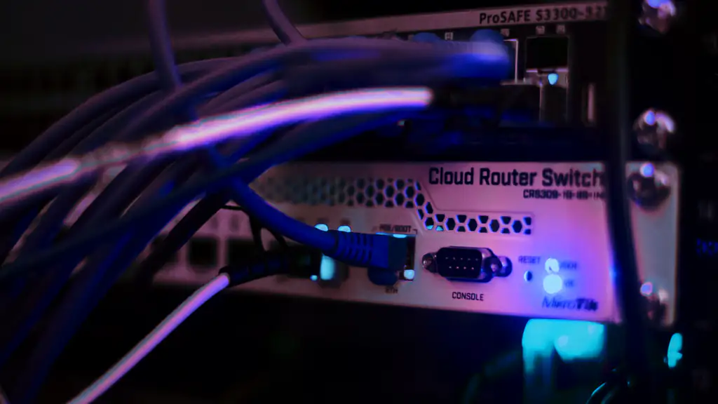 Switch corporativo com cabeamento estruturado em rack
